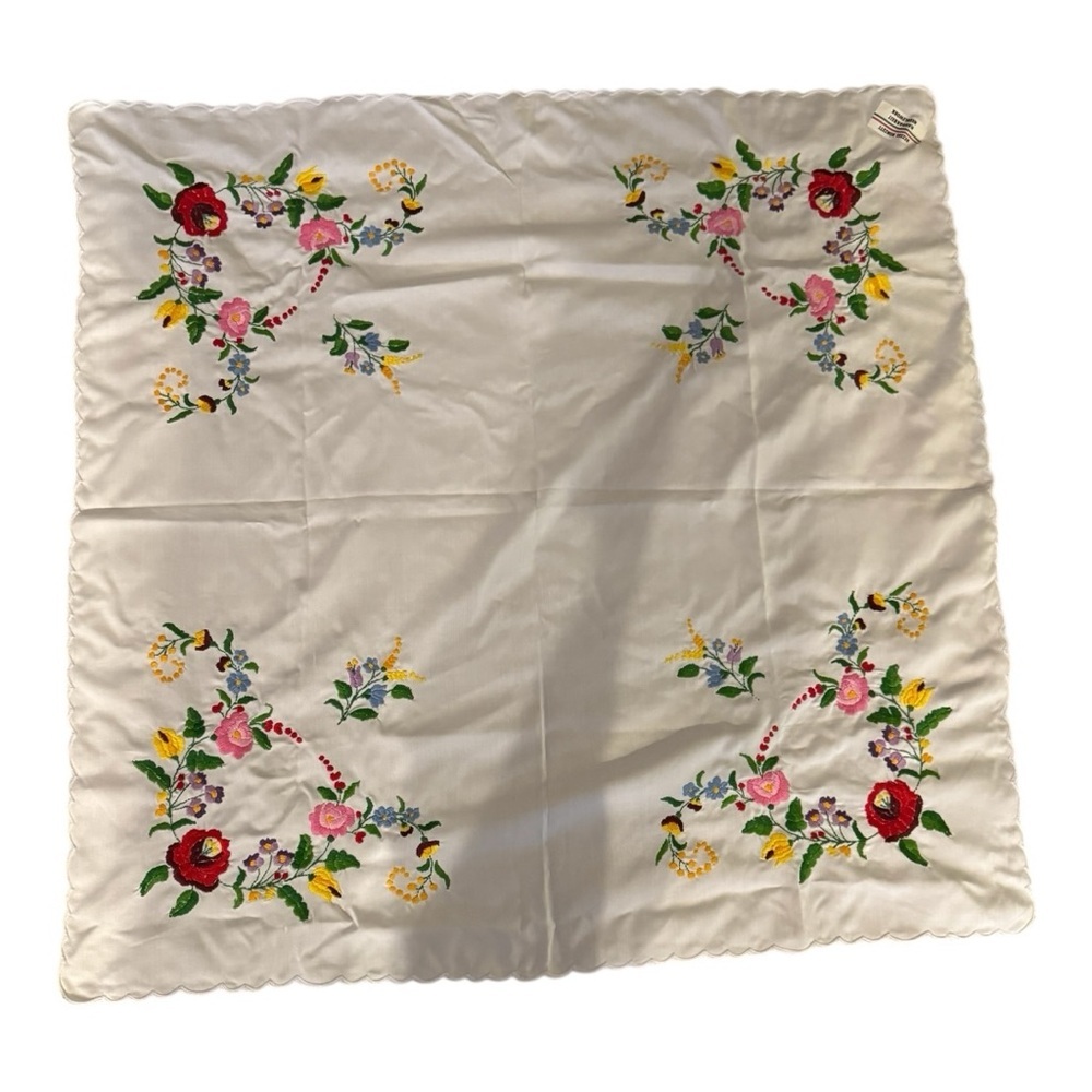 Hand Embroidered Tablecloth Set - Picture 2 of 7
